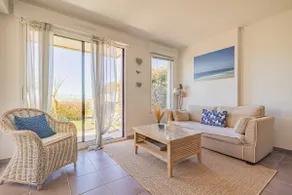 Apartment with balcony and sea view - Image 2