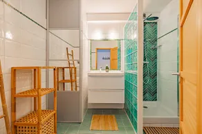 Apartment with balcony and sea view - Image 4