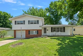 5BR Lake Springfield Oasis | Sleeps 15 | Fire Pit - Image 2