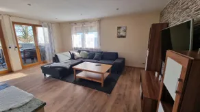 Spacious 3 bedroom apartment quietly located - Image 2