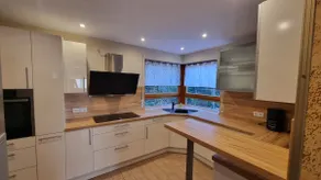 Spacious 3 bedroom apartment quietly located - Image 5