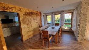 Spacious 3 bedroom apartment quietly located - Image 3