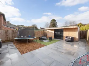The little garden Cabin - Image 3
