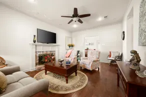 Pleasant Home Near LSU and Womans Hospital w patio - Image 2