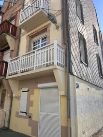 Sea view balcony ·Cosy ·Beach steps away ·4 guests - Image 4
