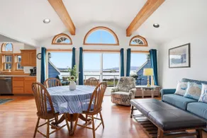 Garibaldi's Best! On the shore of Tillamook Bay! - Image 4