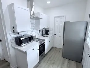 Modern Retreat w/ Patio Near Universal - Image 2