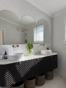 Coastal Farmhouse - Image 4