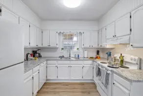 3BR Near ULM/META | Fenced Yard | Pets | King Bed - Image 3
