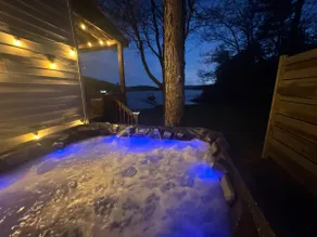 Lakefront Camp With Hot Tub - Image 3