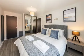Brand New Flat with AC 5-Min Walk to Town Centre - Pass the Keys - Image 3