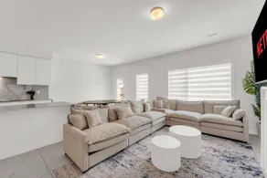 Luxury 5BR|14 Guests|Scarborough|3 Parking - Image 2