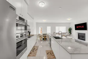 Luxury 5BR|14 Guests|Scarborough|3 Parking - Image 4