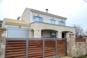 Cosy 3BR Villa Near Airport · Tirana - Image 5