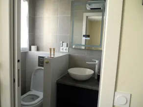 Independent 3-bed apartment in house - Image 5