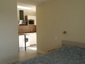 Independent 3-bed apartment in house - Image 4