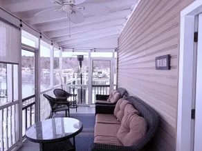 The Lakefront on Laurel - Image 4