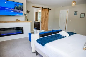 Quiet, Open, King bed, w/on suite Close 2 HPU & FM - Image 3