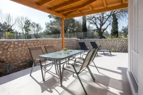 Sarah's just renovated 2-bedroom aparts in nature - Image 2