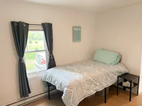 Cute Cozy Getaway - Image 2