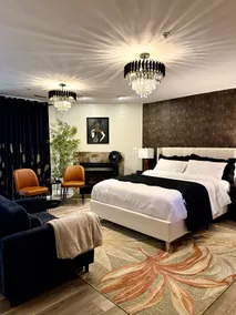 Stylish Modern Basement Suite w/ Private Entrance - Image 4