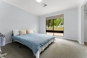 Inviting 5 Bedroom Home -Warm, Cosy & Spacious - Image 2
