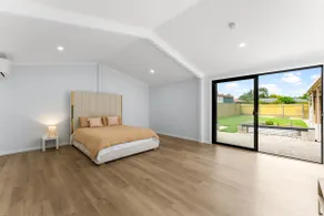 Inviting 5 Bedroom Home -Warm, Cosy & Spacious - Image 3