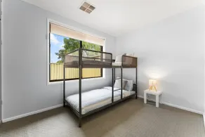 Inviting 5 Bedroom Home -Warm, Cosy & Spacious - Image 4