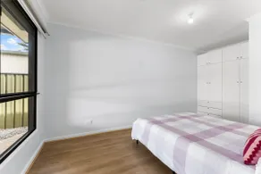 Inviting 5 Bedroom Home -Warm, Cosy & Spacious - Image 5