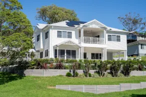 The Break - White House by the Sea - Image 3