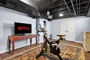 Spacious home with backyard near Churchill Downs - Image 5