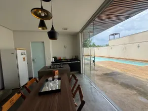 Casa de Alto Padrão com Piscina - Image 2