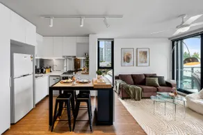 Cozy Urban Haven | Pool + Parking @BNE Showgrounds - Image 3
