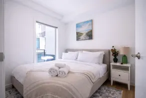New King Bed Suite Near DT Stampede & UG Parking - Image 2