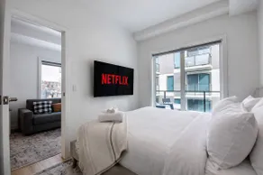 New King Bed Suite Near DT Stampede & UG Parking - Image 3