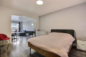 Free private parking, Cozy 1BR, 1 min from subway - Image 3