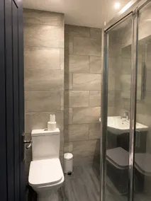 1 Bedroom Luxury Serviced Flat, 24hr Check in WiFi Netflix Washer Fully Equipped - Image 3