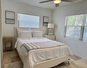 Modern Coastal Oasis - near everything you need! - Image 3