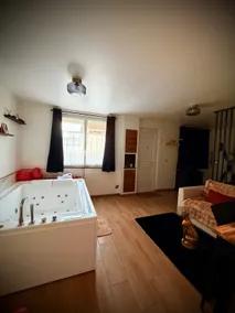 Le Refuge des Désirs – Private Suite with Whirlpool - Image 4