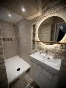 Le Refuge des Désirs – Private Suite with Whirlpool - Image 5