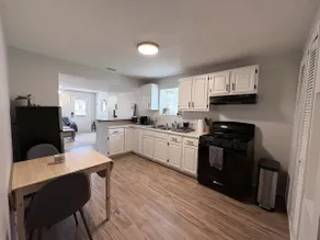 Cozy King Suite | Private Entry | Full Kitchen - Image 5
