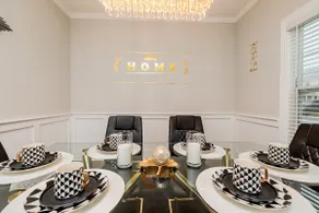 Boston Luxury Suite - Image 2
