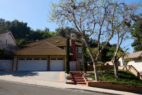 Home Retreat | Sleeps 8 | Near Raging Waters & LA - Image 2