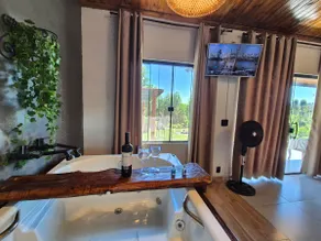 Romantic getaway with bathtub and garden - Image 5