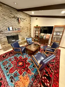 Rodeo Ranch Sleeps 14, Walkable to MSU - Image 5