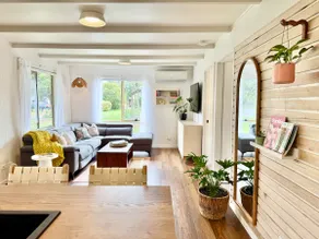 The Salty Grove - A Retro Coastal Cottage - Image 4