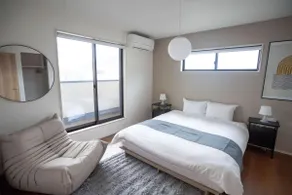 Bright 4BR Home in Ozu Sleeps 11 by Restavio - Image 2