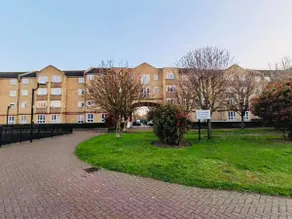 Whole flat with free parking in London Canary Wharf with easy access from all airports and stations in around London - Image 3