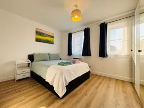 Whole flat with free parking in London Canary Wharf with easy access from all airports and stations in around London - Image 2
