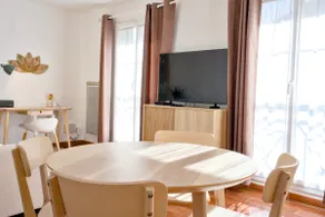 Apartment In Poissy - Image 2